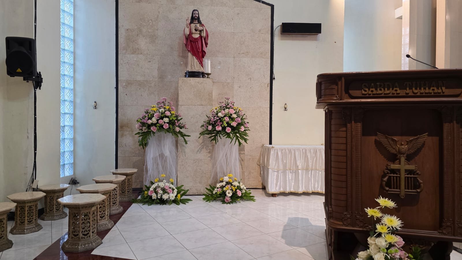 Rangkaian Dekorasi Gereja